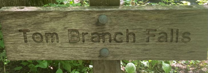 Trail sign to Tom Branch Falls
